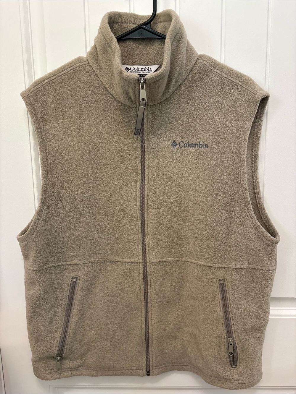 Columbia sleeveless Taupe Zip Fleece Vest. Mens Size Medium.